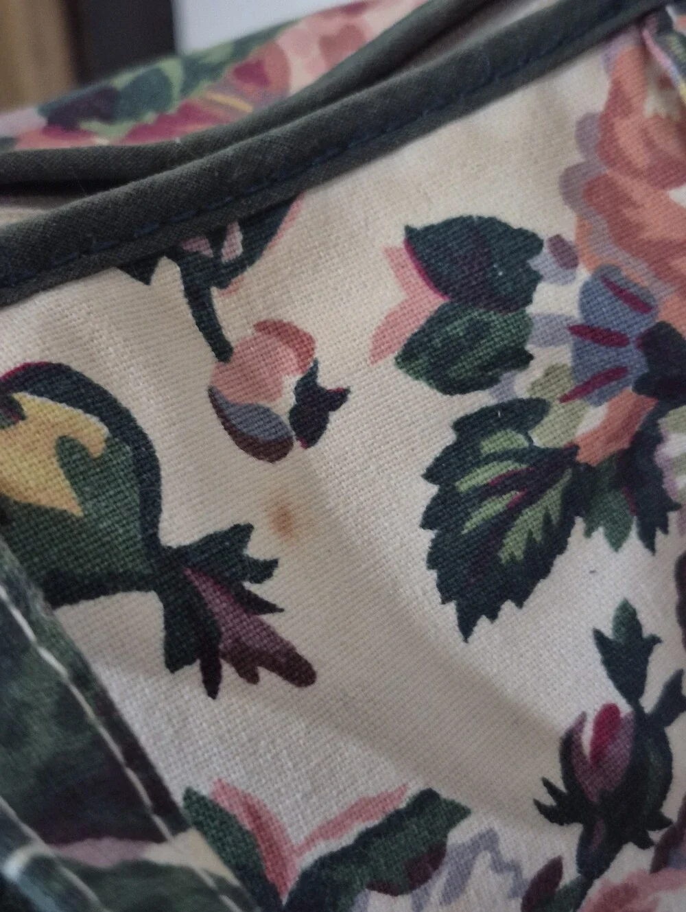 Vintage cosmetics and toiletry floral duffel bag and matching kisslock